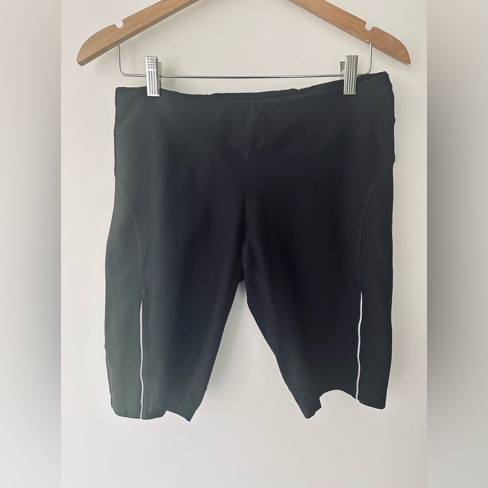 Lucy | Size L | Black Athletic Shorts